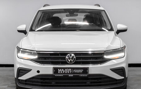 Volkswagen Tiguan II, 2021 год, 2 450 000 рублей, 2 фотография