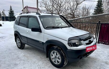 Chevrolet Niva I рестайлинг, 2018 год, 849 000 рублей, 5 фотография