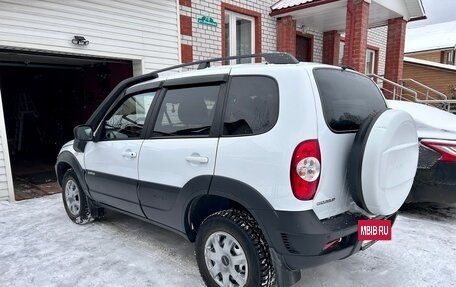 Chevrolet Niva I рестайлинг, 2018 год, 849 000 рублей, 2 фотография