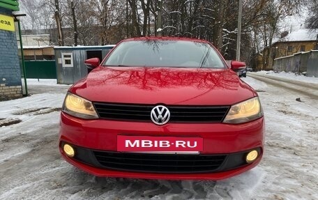 Volkswagen Jetta VI, 2012 год, 1 060 000 рублей, 2 фотография