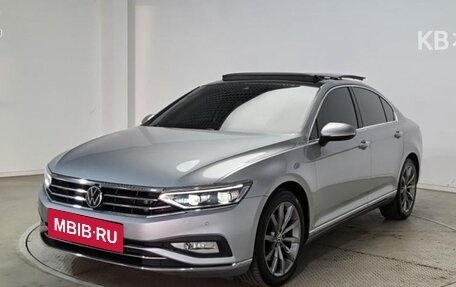 Volkswagen Passat B8 рестайлинг, 2021 год, 2 220 000 рублей, 2 фотография
