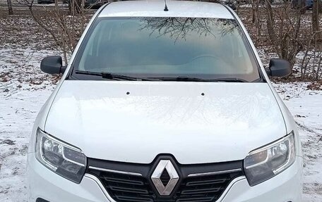 Renault Logan II, 2018 год, 785 000 рублей, 14 фотография