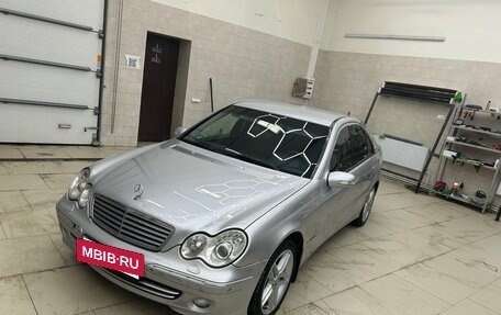 Mercedes-Benz C-Класс, 2004 год, 680 000 рублей, 6 фотография