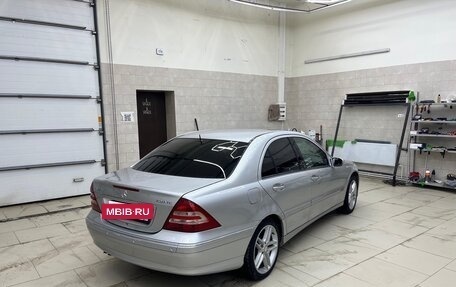 Mercedes-Benz C-Класс, 2004 год, 680 000 рублей, 3 фотография