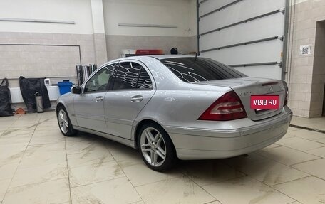 Mercedes-Benz C-Класс, 2004 год, 680 000 рублей, 9 фотография