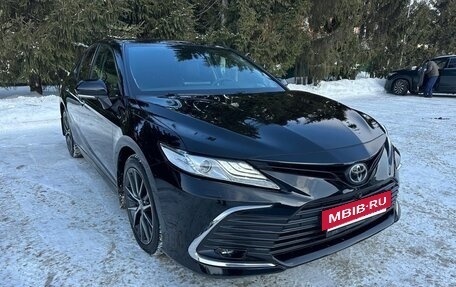 Toyota Camry, 2021 год, 3 700 000 рублей, 2 фотография