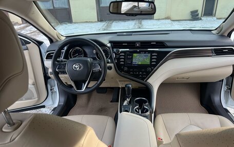 Toyota Camry, 2018 год, 3 200 000 рублей, 10 фотография