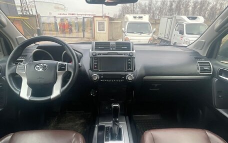 Toyota Land Cruiser Prado 150 рестайлинг 2, 2017 год, 3 850 000 рублей, 7 фотография