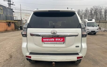 Toyota Land Cruiser Prado 150 рестайлинг 2, 2017 год, 3 850 000 рублей, 5 фотография