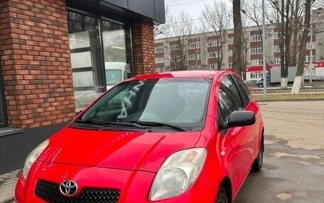 Toyota Yaris III рестайлинг, 2007 год, 410 000 рублей, 1 фотография