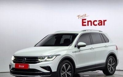 Volkswagen Tiguan II, 2021 год, 2 740 000 рублей, 1 фотография