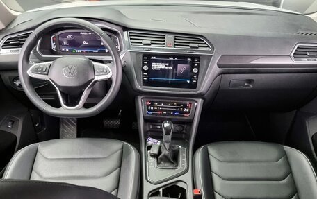 Volkswagen Tiguan II, 2021 год, 2 740 000 рублей, 8 фотография