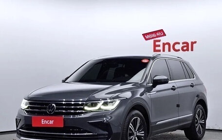 Volkswagen Tiguan II, 2021 год, 3 050 000 рублей, 1 фотография