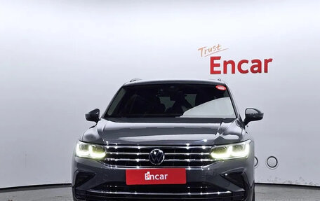 Volkswagen Tiguan II, 2021 год, 3 050 000 рублей, 3 фотография