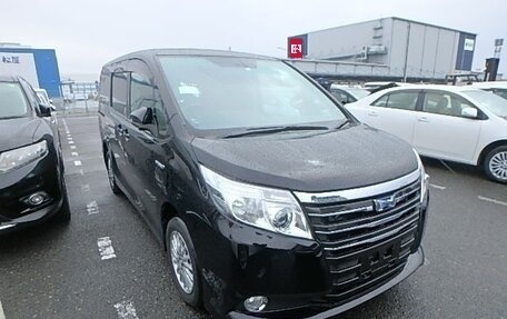 Toyota Noah III, 2015 год, 2 250 000 рублей, 1 фотография