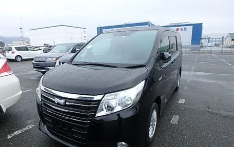 Toyota Noah III, 2015 год, 2 250 000 рублей, 2 фотография