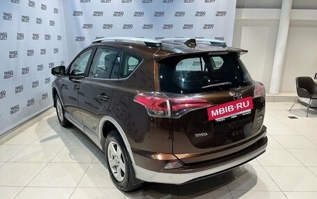 Toyota RAV4, 2017 год, 2 390 000 рублей, 3 фотография