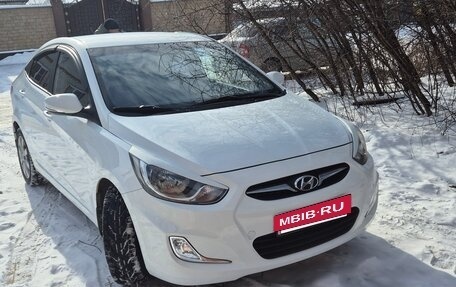 Hyundai Solaris II рестайлинг, 2011 год, 875 000 рублей, 3 фотография