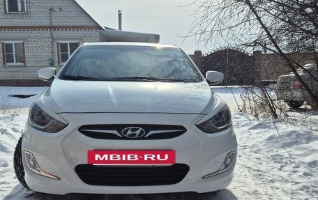 Hyundai Solaris II рестайлинг, 2011 год, 875 000 рублей, 2 фотография