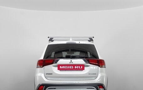 Mitsubishi Outlander III рестайлинг 3, 2019 год, 1 229 000 рублей, 6 фотография