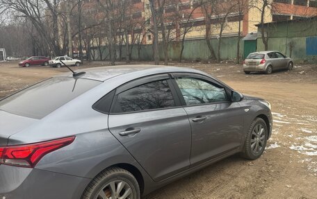 Hyundai Solaris II рестайлинг, 2017 год, 1 300 000 рублей, 3 фотография