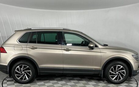 Volkswagen Tiguan II, 2018 год, 2 199 000 рублей, 4 фотография