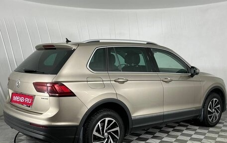 Volkswagen Tiguan II, 2018 год, 2 199 000 рублей, 5 фотография