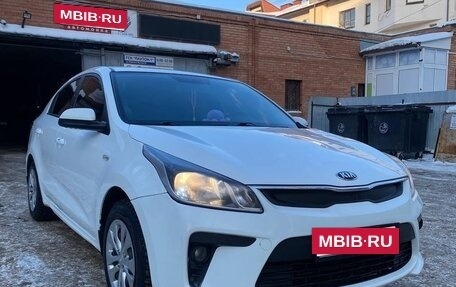 KIA Rio IV, 2018 год, 1 200 000 рублей, 2 фотография