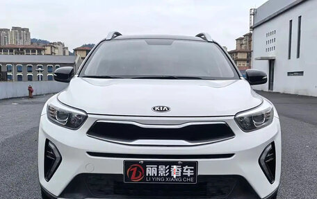 KIA Stonic, 2020 год, 1 098 000 рублей, 2 фотография