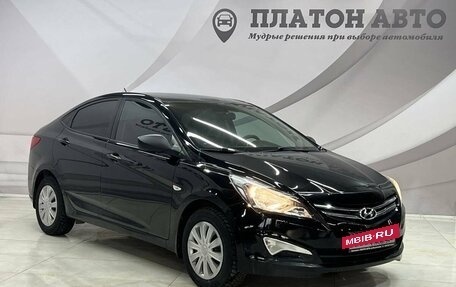 Hyundai Solaris II рестайлинг, 2015 год, 930 000 рублей, 3 фотография