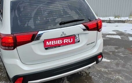 Mitsubishi Outlander III рестайлинг 3, 2015 год, 1 500 000 рублей, 13 фотография