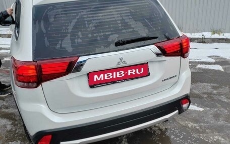 Mitsubishi Outlander III рестайлинг 3, 2015 год, 1 500 000 рублей, 16 фотография