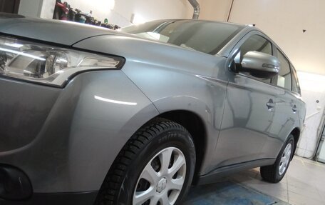 Mitsubishi Outlander III рестайлинг 3, 2013 год, 1 350 000 рублей, 2 фотография