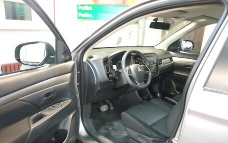 Mitsubishi Outlander III рестайлинг 3, 2013 год, 1 350 000 рублей, 4 фотография