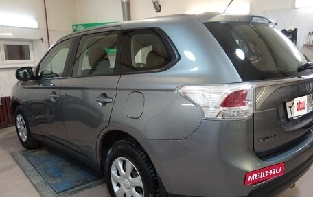 Mitsubishi Outlander III рестайлинг 3, 2013 год, 1 350 000 рублей, 3 фотография