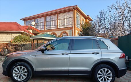 Volkswagen Tiguan II, 2017 год, 2 700 000 рублей, 2 фотография