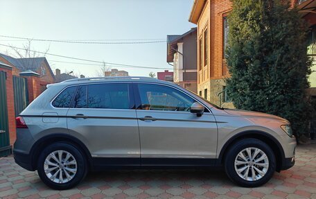 Volkswagen Tiguan II, 2017 год, 2 700 000 рублей, 3 фотография