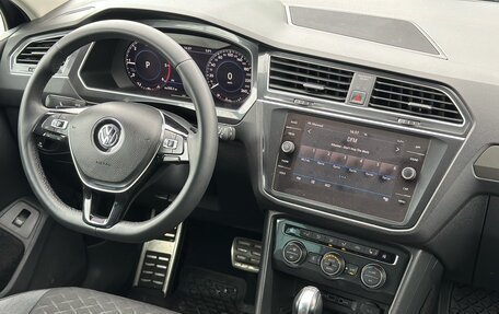 Volkswagen Tiguan II, 2018 год, 2 920 000 рублей, 21 фотография