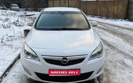 Opel Astra J, 2011 год, 900 000 рублей, 1 фотография