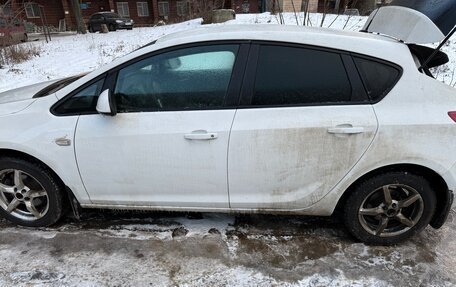 Opel Astra J, 2011 год, 900 000 рублей, 2 фотография