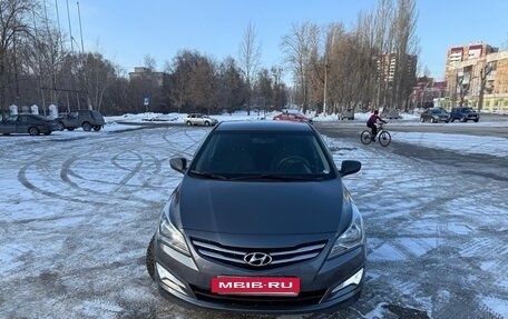 Hyundai Solaris II рестайлинг, 2015 год, 1 290 000 рублей, 2 фотография