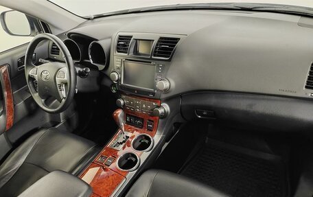 Toyota Highlander III, 2012 год, 1 950 000 рублей, 14 фотография