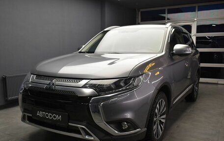 Mitsubishi Outlander III рестайлинг 3, 2021 год, 2 859 000 рублей, 2 фотография