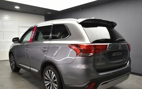 Mitsubishi Outlander III рестайлинг 3, 2021 год, 2 859 000 рублей, 6 фотография