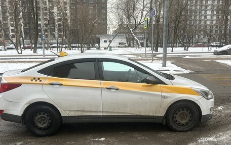 Hyundai Solaris II рестайлинг, 2016 год, 820 000 рублей, 2 фотография