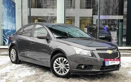 Chevrolet Cruze II, 2010 год, 675 000 рублей, 3 фотография