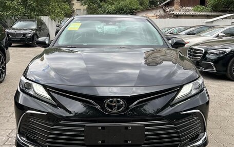 Toyota Camry, 2023 год, 3 650 000 рублей, 2 фотография