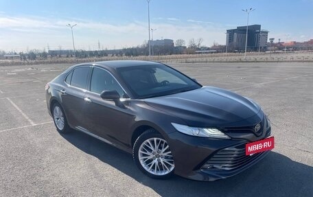 Toyota Camry, 2018 год, 3 250 000 рублей, 2 фотография