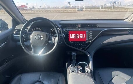 Toyota Camry, 2018 год, 3 250 000 рублей, 10 фотография