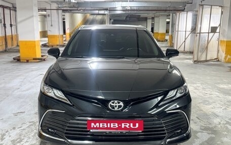 Toyota Camry, 2023 год, 3 590 000 рублей, 2 фотография